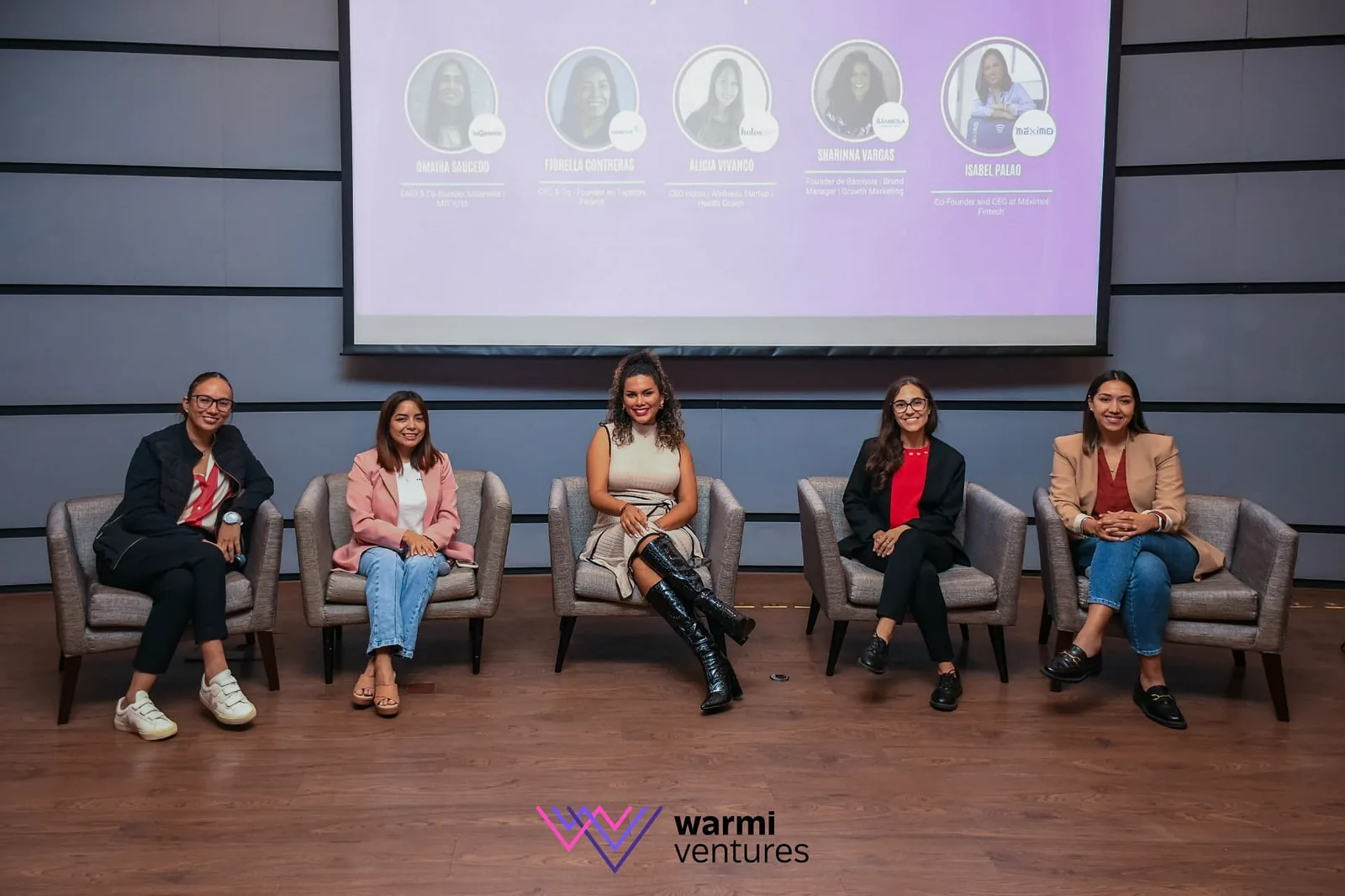 Panel de cinco fundadoras de startups fintech y wellness