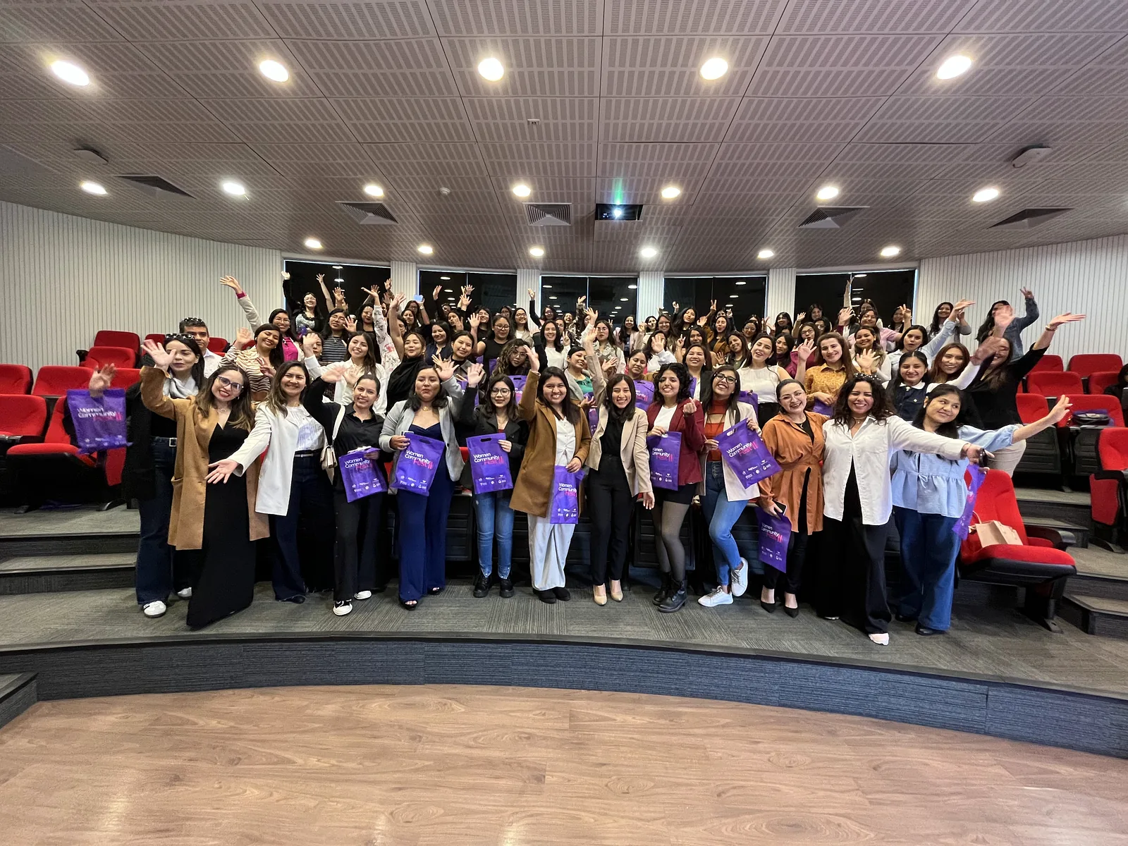 Comunidad de mujeres emprendedoras en el evento Women Community